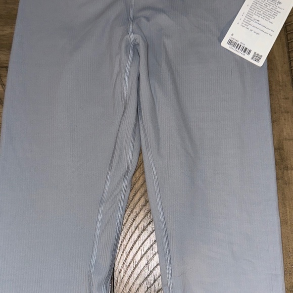 Size 6 Lululemon Align™ High-Rise Ribbed Pant 28" - Picture 4 of 6